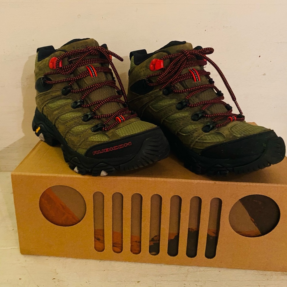 Hiking boots / Merrell Jeep addition Woman’s size 7